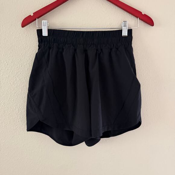 Lululemon Tracker Short V in black - Picture 2 of 8